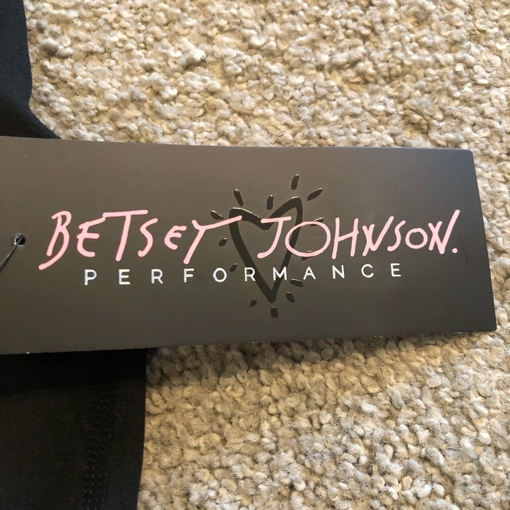 Betsy Johnson 👏🏼 NWT/ Performace, crop, size XS - Picture 4 of 9